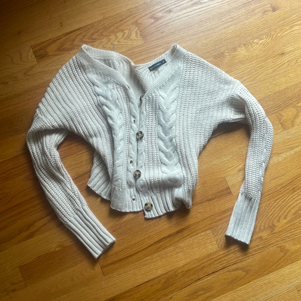 Cropped beige sweater button up